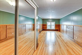 Lisle Apt: 4 Mi to Dorchester Lake!