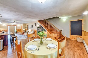 Lisle Apt: 4 Mi to Dorchester Lake!