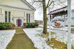 Lisle Apt: 4 Mi to Dorchester Lake!