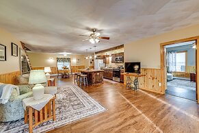 Lisle Apt: 4 Mi to Dorchester Lake!