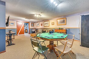 Walk to Saylorville Lake: Spacious Home w/ Deck!