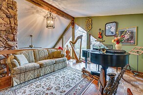 Walk to Saylorville Lake: Spacious Home w/ Deck!