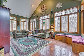 Walk to Saylorville Lake: Spacious Home w/ Deck!