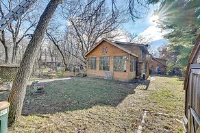 Walk to Saylorville Lake: Spacious Home w/ Deck!