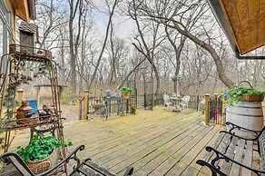 Walk to Saylorville Lake: Spacious Home w/ Deck!