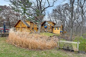 Walk to Saylorville Lake: Spacious Home w/ Deck!