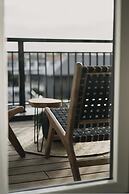 Huswell - The Tide - Stylish Sea View Apartment for 4 - Prime Location