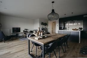 Huswell - The Tide - Stylish Sea View Apartment for 4 - Prime Location