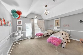 Spacious 6br Getaway Near Houston's Best 6 Bedroom Home