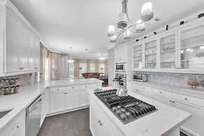 Spacious 6br Getaway Near Houston's Best 6 Bedroom Home