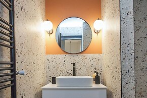 Lovely Brand New Studio byVictoria Metro