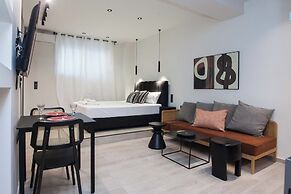 Lovely Brand New Studio byVictoria Metro