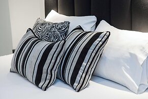 Lovely Brand New Studio byVictoria Metro