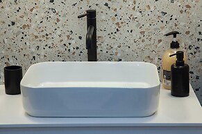 Lovely Brand New Studio byVictoria Metro