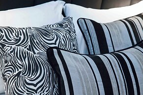 Lovely Brand New Studio byVictoria Metro