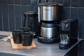 Lovely Brand New Studio byVictoria Metro