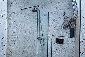 Lovely Brand New Studio byVictoria Metro