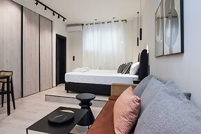 Lovely Brand New Studio byVictoria Metro