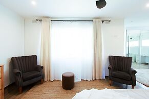 Luxurious Urban Oasis - 2276