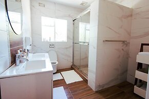 Luxurious Urban Oasis - 2276