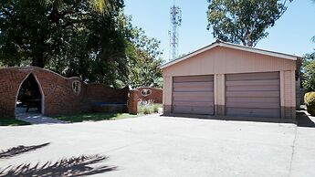 Luxurious Urban Oasis - 2276