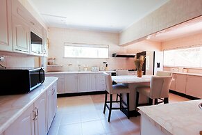 Luxurious Urban Oasis - 2276