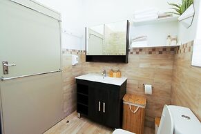 Luxurious Urban Oasis - 2276