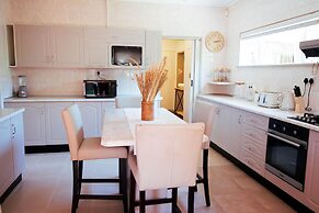 Luxurious Urban Oasis - 2276