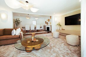 Luxurious Urban Oasis - 2276