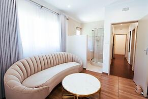 Luxurious Urban Oasis - 2276