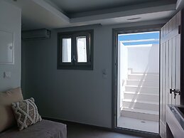 Lemonia Suites With Outdoor BBQ Area