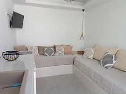 Lemonia Suites With Outdoor BBQ Area