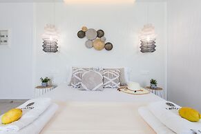 Lemonia Suites With Outdoor BBQ Area