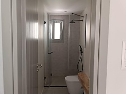 Lemonia Suites With Outdoor BBQ Area