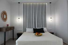 Lemonia Suites With Outdoor BBQ Area