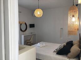 Lemonia Suites With Outdoor BBQ Area