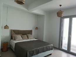 Lemonia Suites With Outdoor BBQ Area