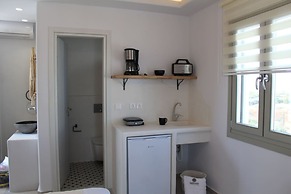 Lemonia Suites With Outdoor BBQ Area