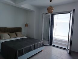 Lemonia Suites With Outdoor BBQ Area