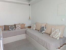 Lemonia Suites With Outdoor BBQ Area