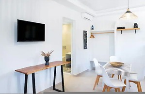 Lemonia Suites With Outdoor BBQ Area