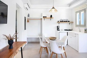 Lemonia Suites With Outdoor BBQ Area