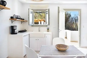 Lemonia Suites With Outdoor BBQ Area