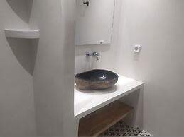 Lemonia Suites With Outdoor BBQ Area