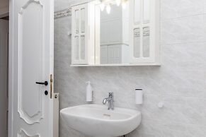 Manouk s - Two Bedroom Apartment