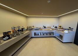 Nuna Hotel & Apartments