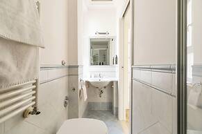 Bright And Spacious Family Apartment In Parioli