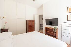 Bright And Spacious Family Apartment In Parioli