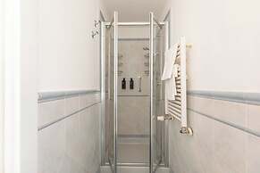 Bright And Spacious Family Apartment In Parioli