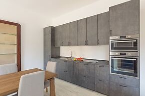 Bright And Spacious Family Apartment In Parioli